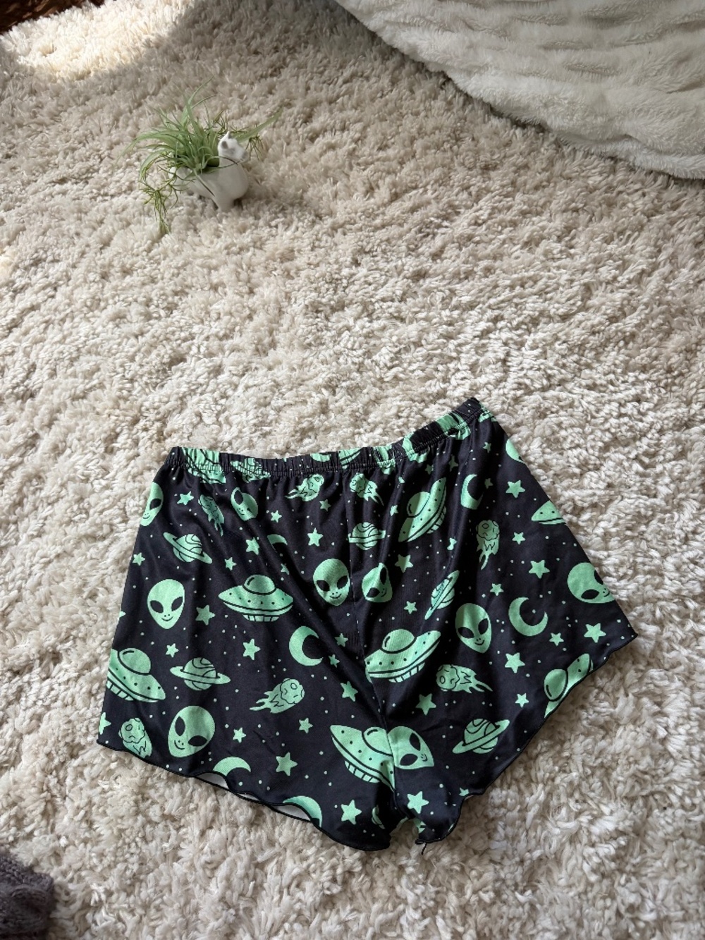 Lightweight Alien Pattern edm high waisted Women's Athletic Lounge Shorts - Blac